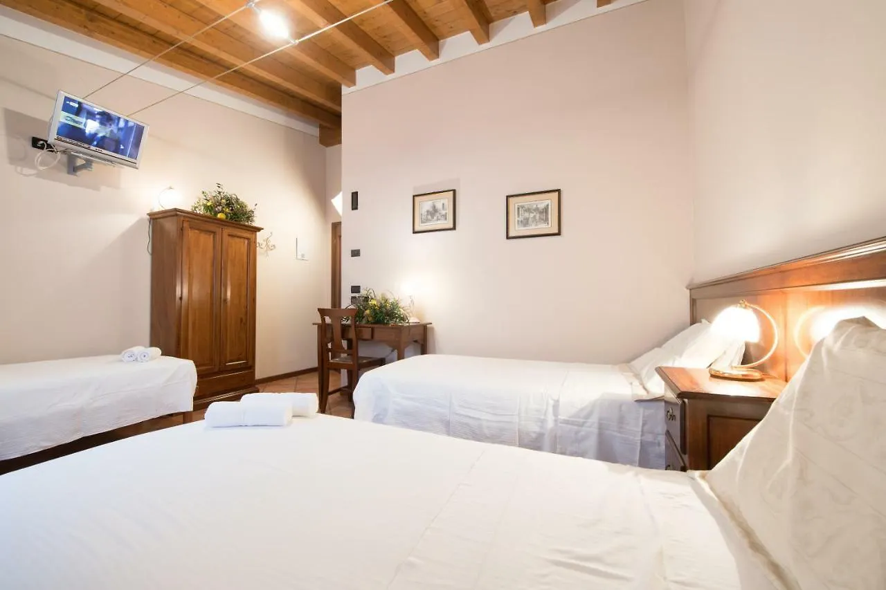 Le Rondini Bed & Breakfast Bagnolo Mella 0*,