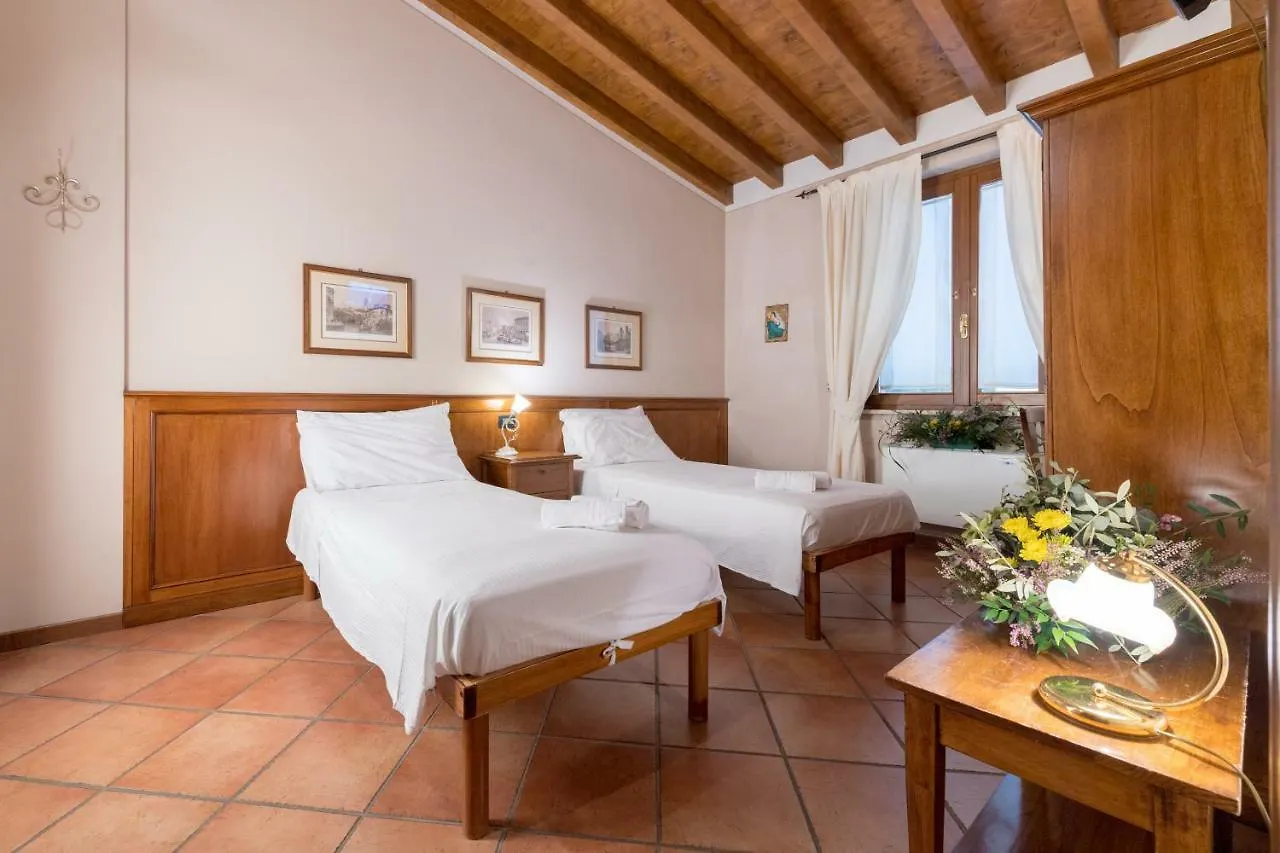 Le Rondini Bed & Breakfast Bagnolo Mella 0*,